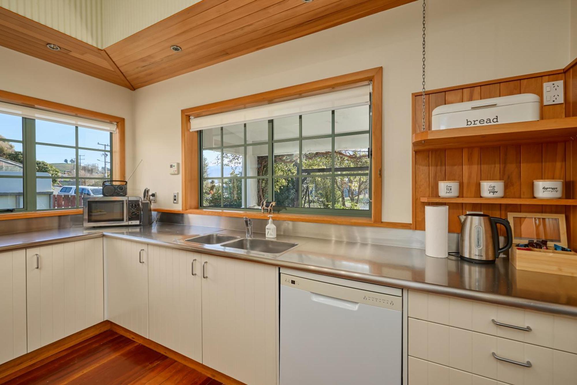 Ludstone Villa - A Charming Family Home Kaikoura Ngoại thất bức ảnh